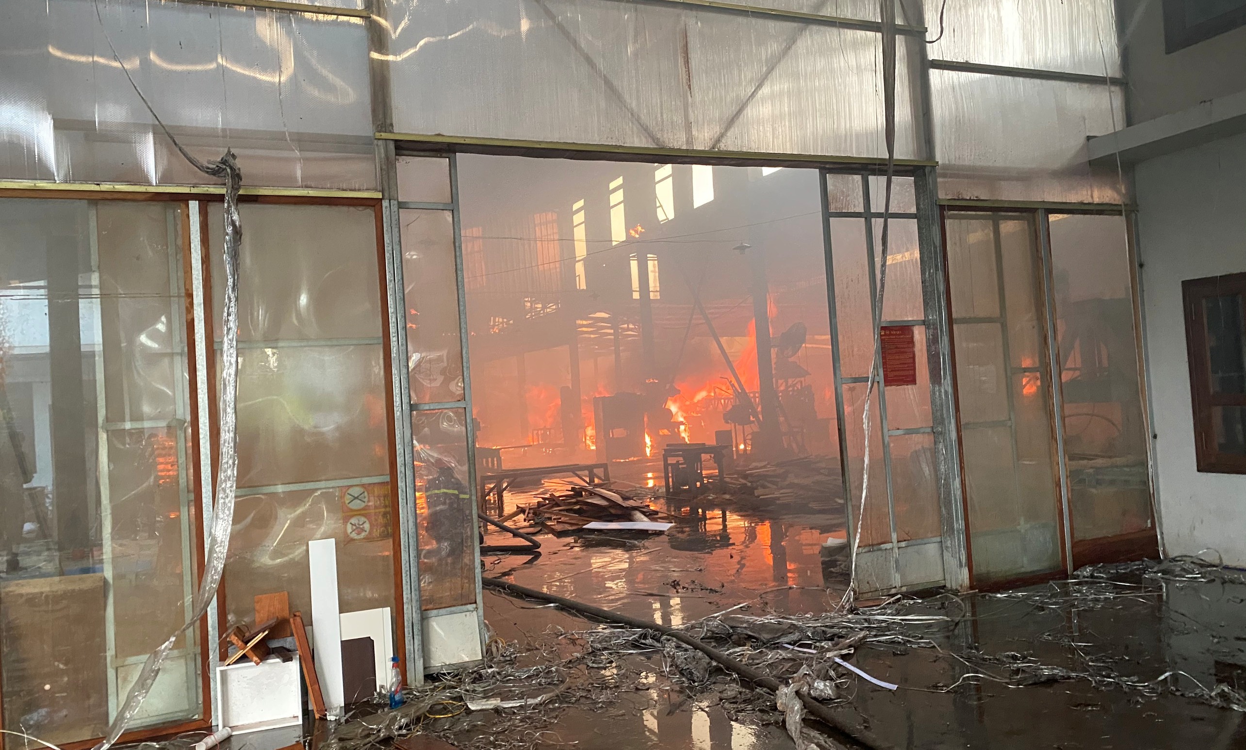 Thông tin về vụ cháy xưởng gỗ ở số 97/33 Chợ Hàng (quận Lê chân)